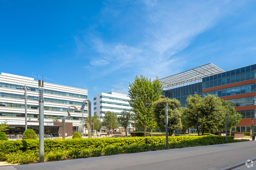 Bureau dans Avinguda Sant Ferran, 38, Cornellà de Llobregat à louer - Photo de l’immeuble – Image 3 sur 3