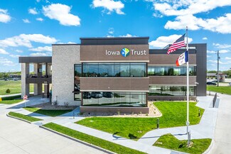 Plus de détails pour 15591 Hickman Rd, Clive, IA - Local commercial à vendre