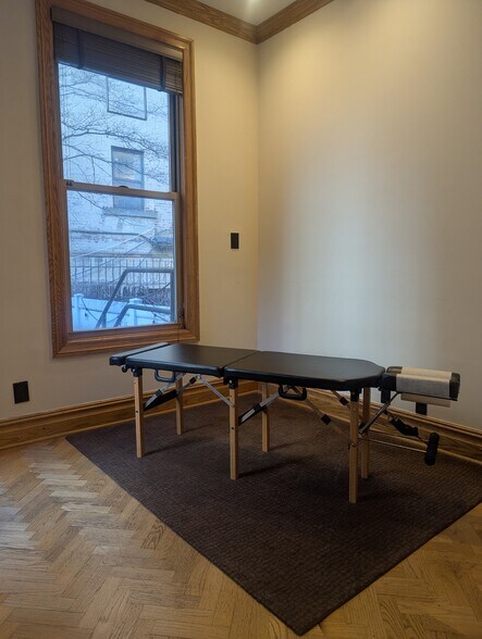 222 E 68th St, New York, NY à louer - Photo de l’immeuble – Image 2 sur 9