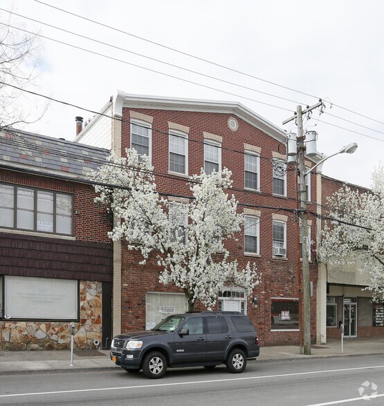 270 Jericho Tpke, Floral Park, NY à louer - Photo principale – Image 3 sur 14