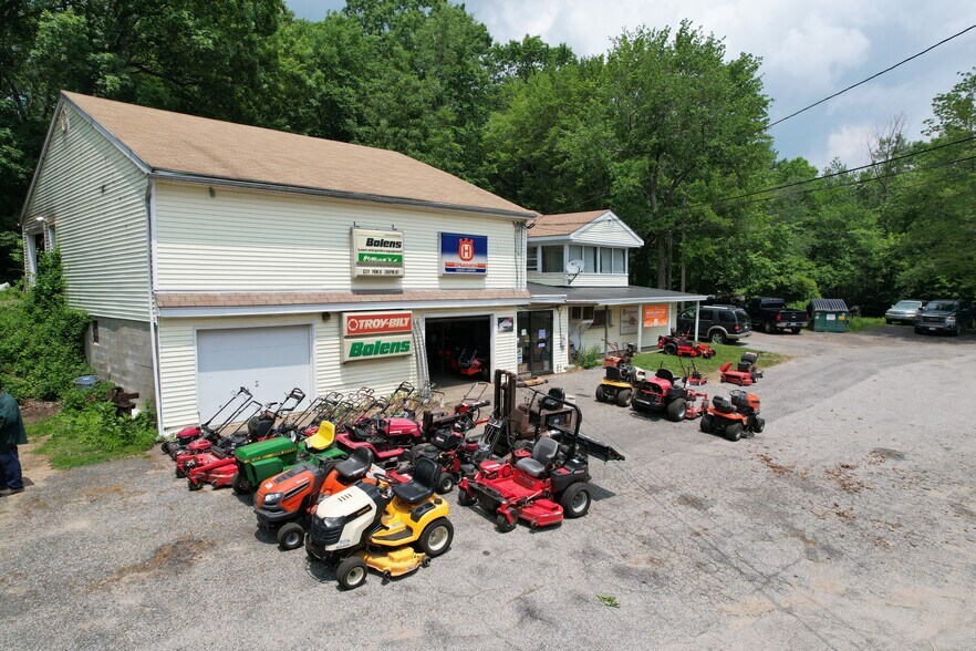 71 Worcester Road, Charlton, MA à vendre - Photo principale – Image 1 sur 20