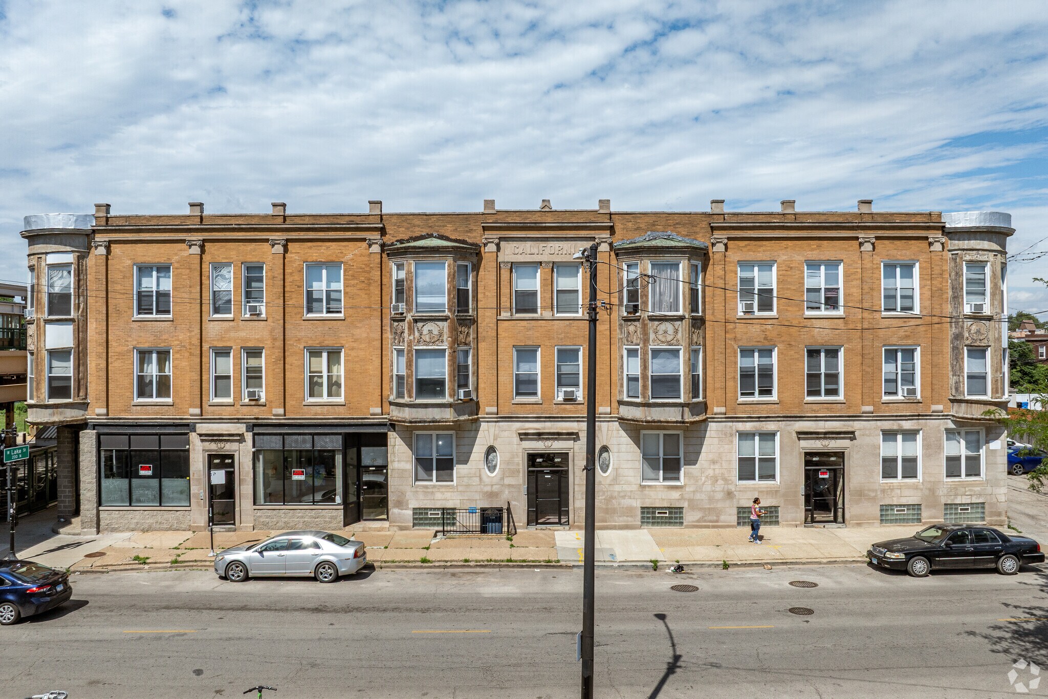 200-210 N California Ave, Chicago, IL à louer Photo de l’immeuble– Image 1 sur 13