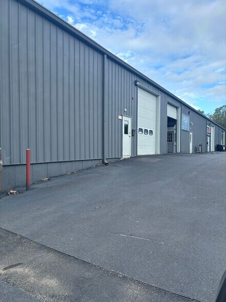 40 Mead St, Seekonk, MA à louer - Photo de l’immeuble – Image 3 sur 12