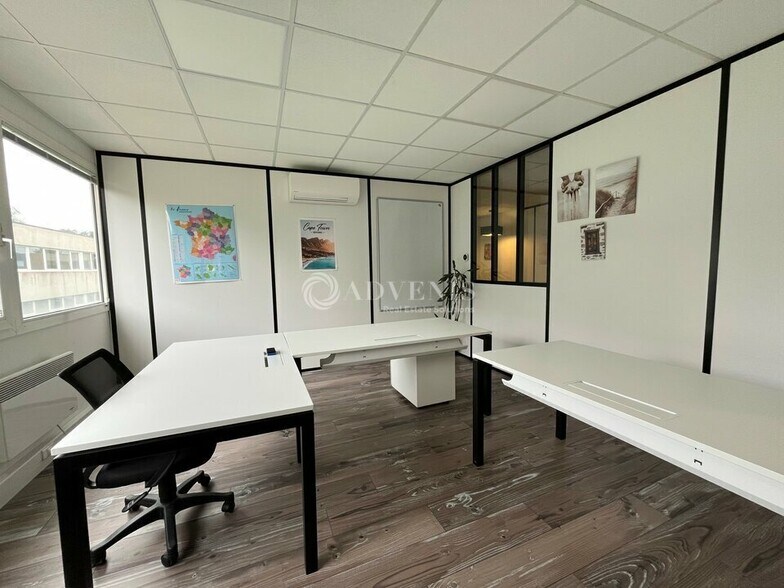 Bureau dans Bièvres à louer - Photo intérieure – Image 2 sur 4