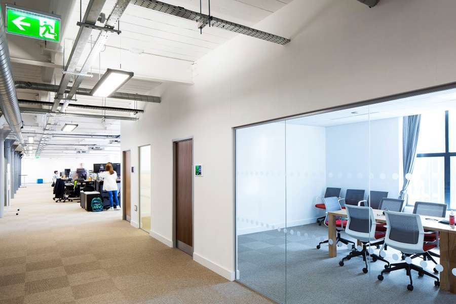 40 Linenhall St, Belfast à louer Photo de l’immeuble– Image 1 sur 7