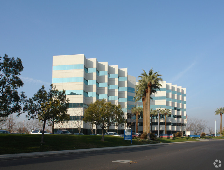 1200 Discovery Dr, Bakersfield, CA à louer - Photo de l’immeuble – Image 3 sur 7
