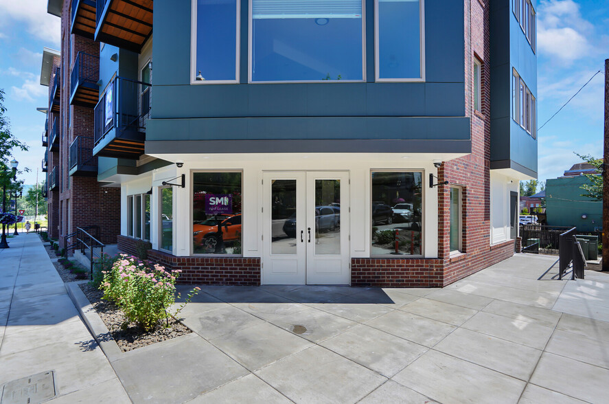 107 C Street, Independence, OR à louer - Photo de l’immeuble – Image 3 sur 50