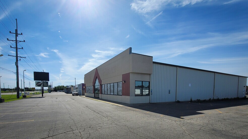 1971 E Pershing Rd, Decatur, IL à vendre - Photo de l’immeuble – Image 2 sur 22