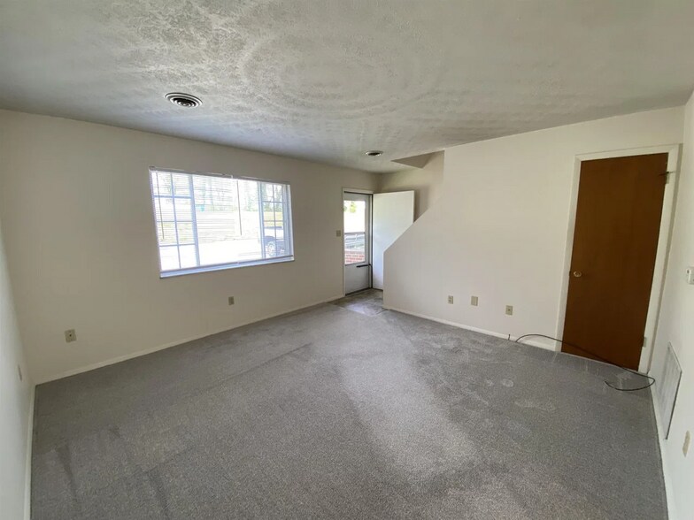5031 W Pea Ridge Rd, Huntington, WV à vendre - Photo intérieure – Image 3 sur 27