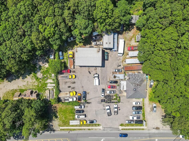 18 Havenwood Dr, Shirley, NY à vendre - Photo de l’immeuble – Image 3 sur 16