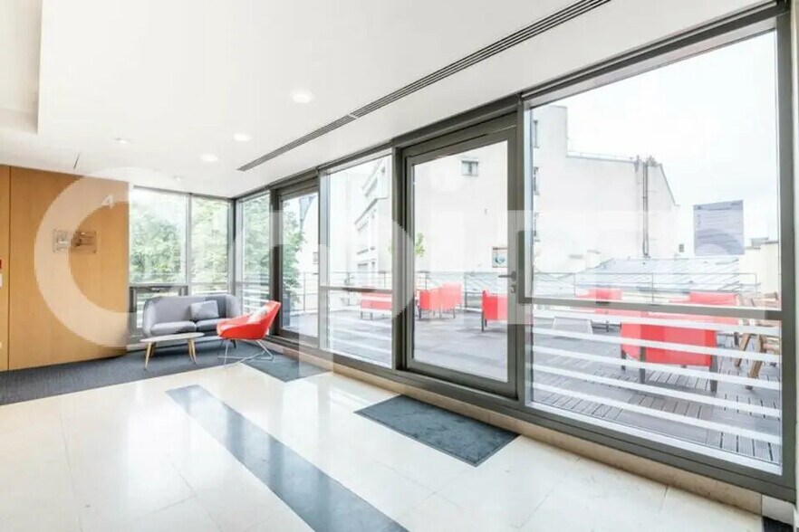 26-28 Rue De Londres, Paris à louer - Photo de l’immeuble – Image 1 sur 16