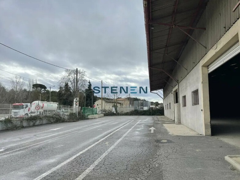 Local d’activités dans Bouc-Bel-Air à louer - Photo de l’immeuble – Image 3 sur 8