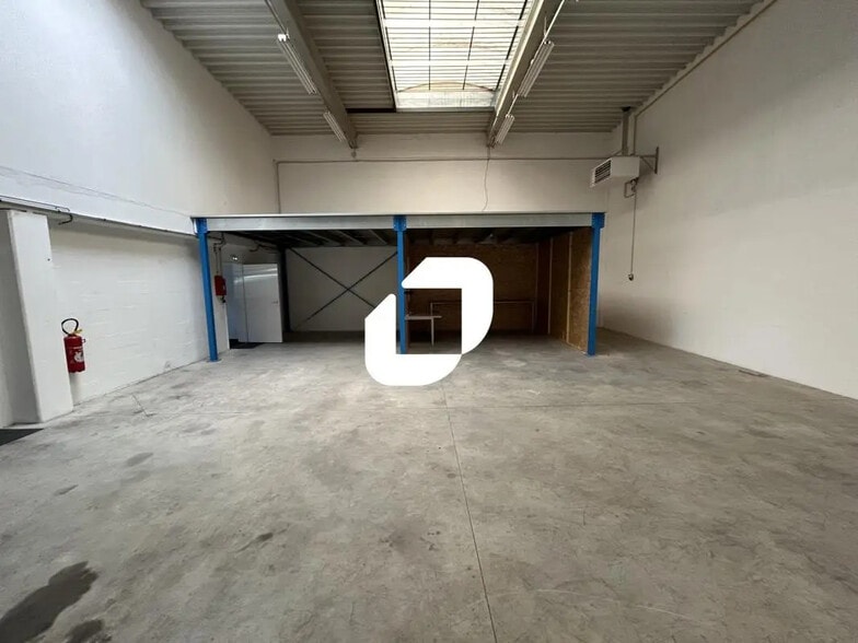 Local d’activités dans Moissy-Cramayel à louer - Photo intérieure – Image 3 sur 13