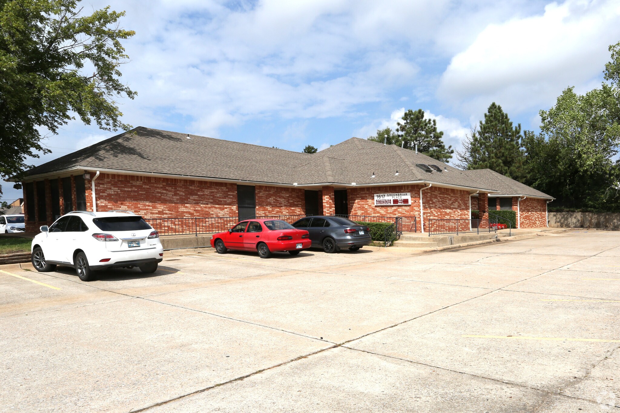 1617 Greenbriar Pl, Oklahoma City, OK à louer Photo principale– Image 1 sur 7