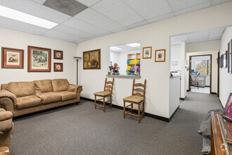 24953 Paseo De Valencia, Laguna Hills, CA à louer Photo intérieure– Image 2 sur 4
