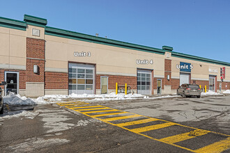 100 Trainyards Dr, Ottawa, ON à louer Photo de l’immeuble– Image 1 sur 29