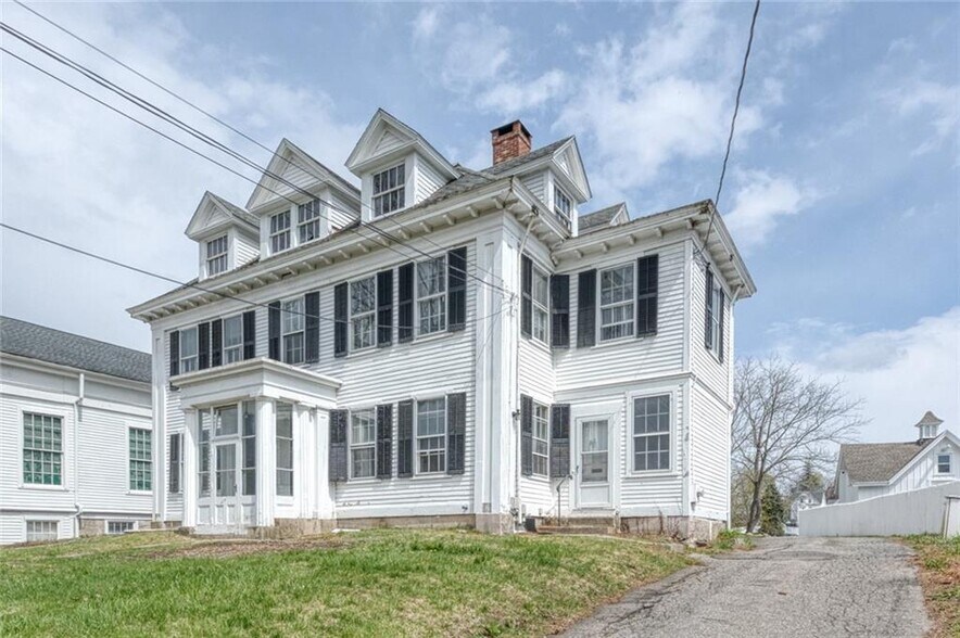 2 Elm St, Westerly, RI à vendre - Photo de l’immeuble – Image 2 sur 28