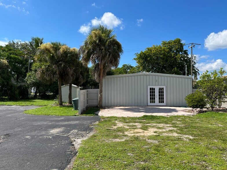 2054 Crawford St, Fort Myers, FL à louer - Photo de l’immeuble – Image 2 sur 13