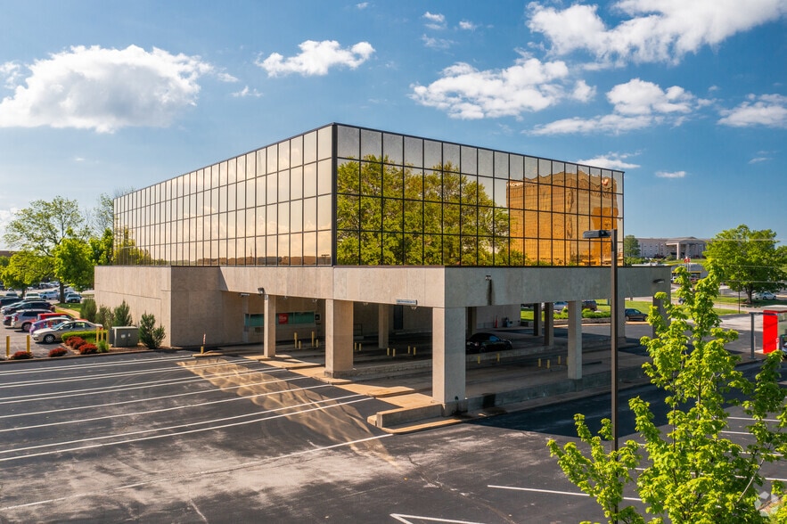 2200 Westport Plaza Dr, Saint Louis, MO à louer - Photo de l’immeuble – Image 2 sur 5