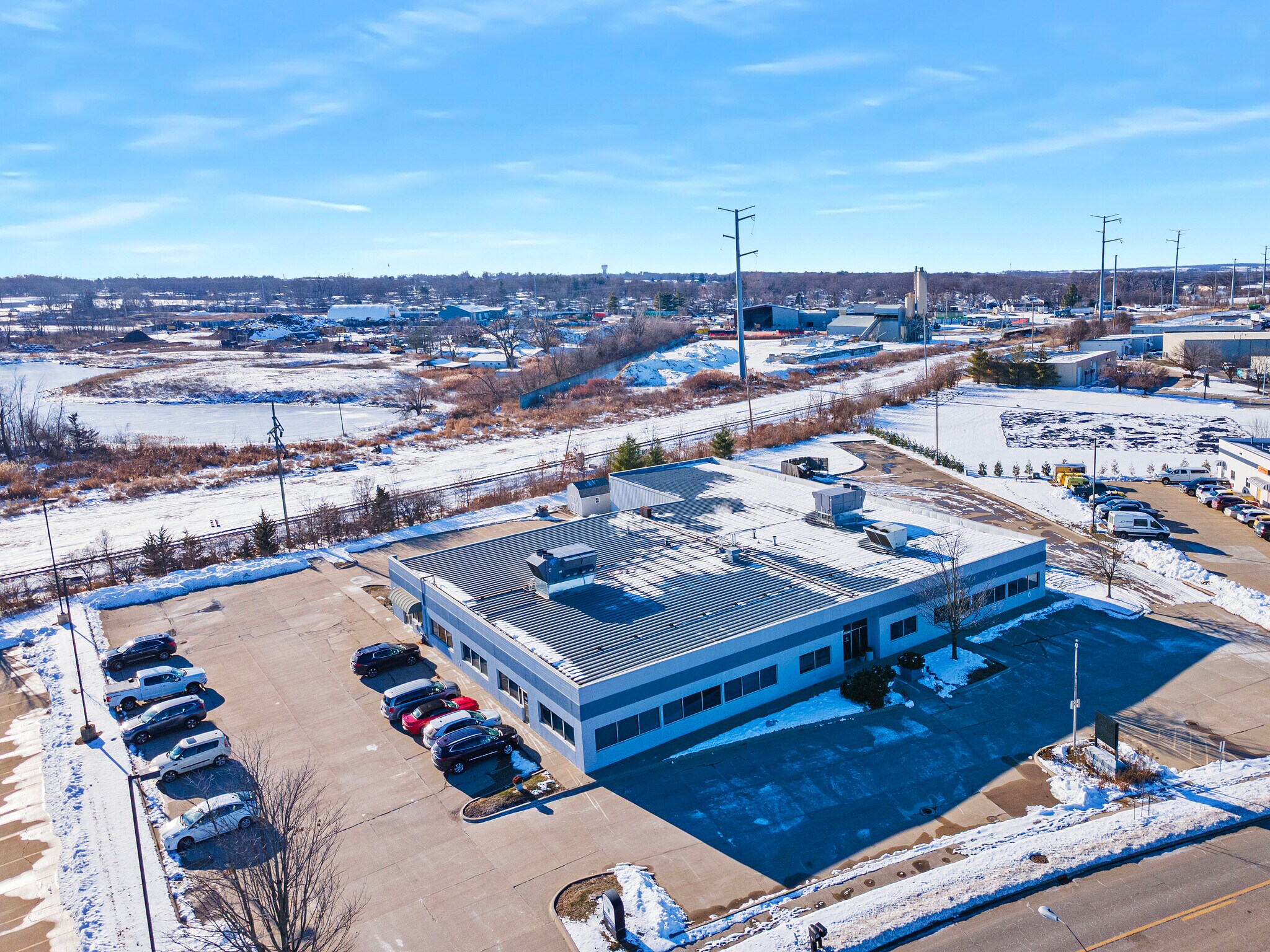 1615 Commerce Pky, Bloomington, IL à louer Photo principale– Image 1 sur 21