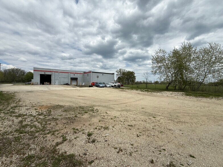 3925 E American Ave, Oak Creek, WI à vendre - Photo de l’immeuble – Image 2 sur 9