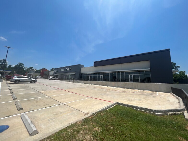 15295 Highway 105 W, Montgomery, TX à louer - Photo de l’immeuble – Image 2 sur 12