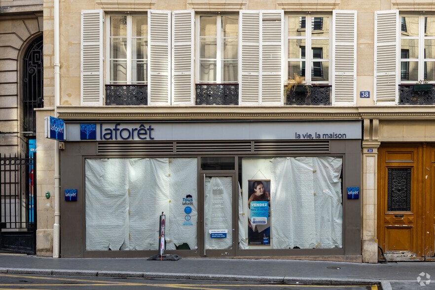 Rue De Clichy, Paris à louer - Photo de l’immeuble – Image 2 sur 3