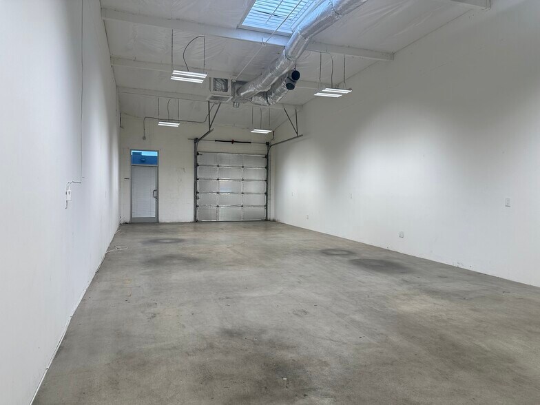 14723-14825 Oxnard St, Van Nuys, CA à louer - Photo de l’immeuble – Image 3 sur 11