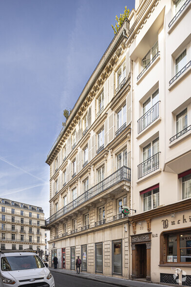 Immeuble residentiel dans Paris à vendre - Photo de l’immeuble – Image 2 sur 4