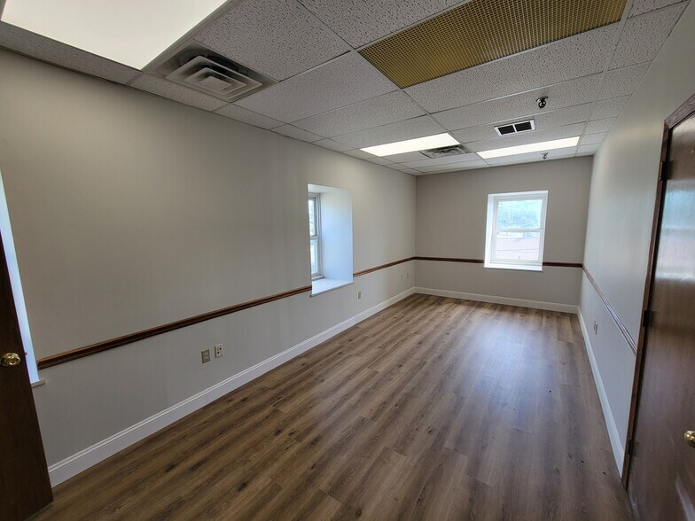 14-16 Fletcher St, Chelmsford, MA à louer - Photo de l’immeuble – Image 3 sur 14