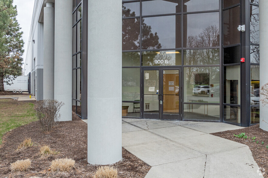 900 Carlow Dr, Bolingbrook, IL à louer - Photo de l’immeuble – Image 3 sur 5