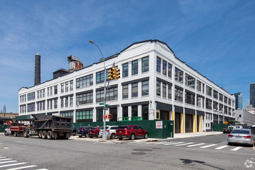 30-02 48th Ave, Long Island City, NY à louer - Photo de l’immeuble – Image 2 sur 6
