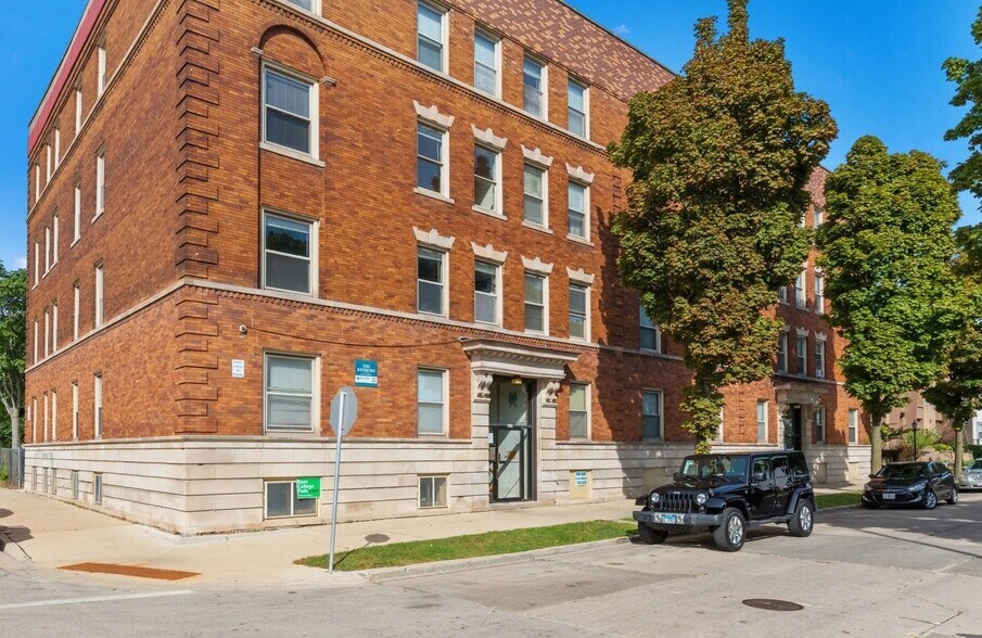 805 N 22nd St, Milwaukee, WI à vendre - Photo de l’immeuble – Image 1 sur 11