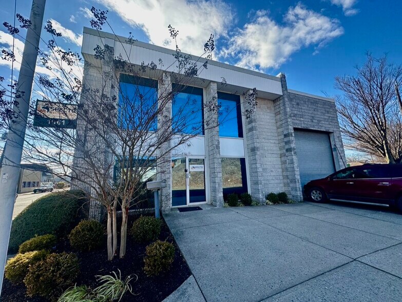 1061 E Elizabeth Ave, Linden, NJ à louer - Photo de l’immeuble – Image 2 sur 20