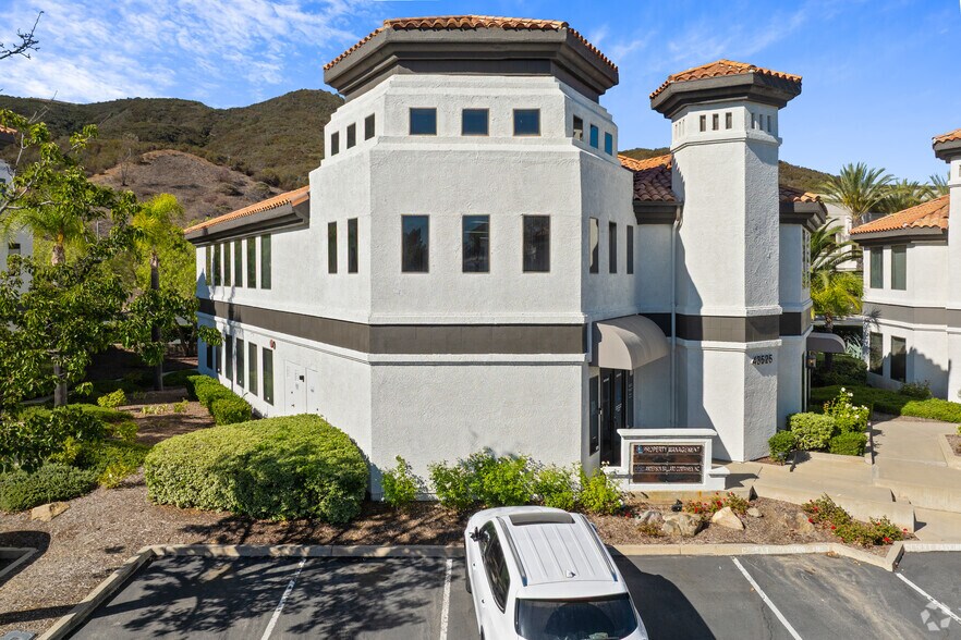 43525 Ridge Park Dr, Temecula, CA à louer - Photo de l’immeuble – Image 3 sur 17