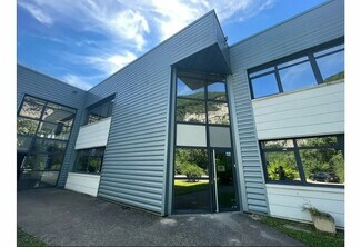 Plus de détails pour Local d'activités à louer