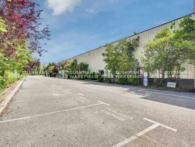 Plus de détails pour 155 Rue Du Dirigeable, Aubagne - Local d'activités à louer