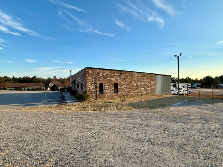 142 Aqua Shed Ct, Aberdeen, NC à louer - Photo de l’immeuble – Image 3 sur 16