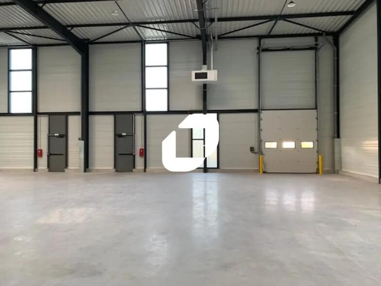 Bureau dans Bonneuil-sur-Marne à louer - Photo intérieure – Image 2 sur 11