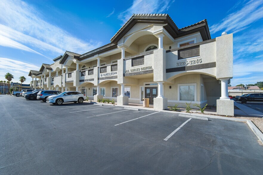 3225 S Rainbow Blvd, Las Vegas, NV à louer - Photo de l’immeuble – Image 3 sur 8
