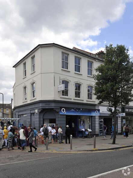 81-83 High Rd, Londres à vendre - Photo principale – Image 1 sur 9