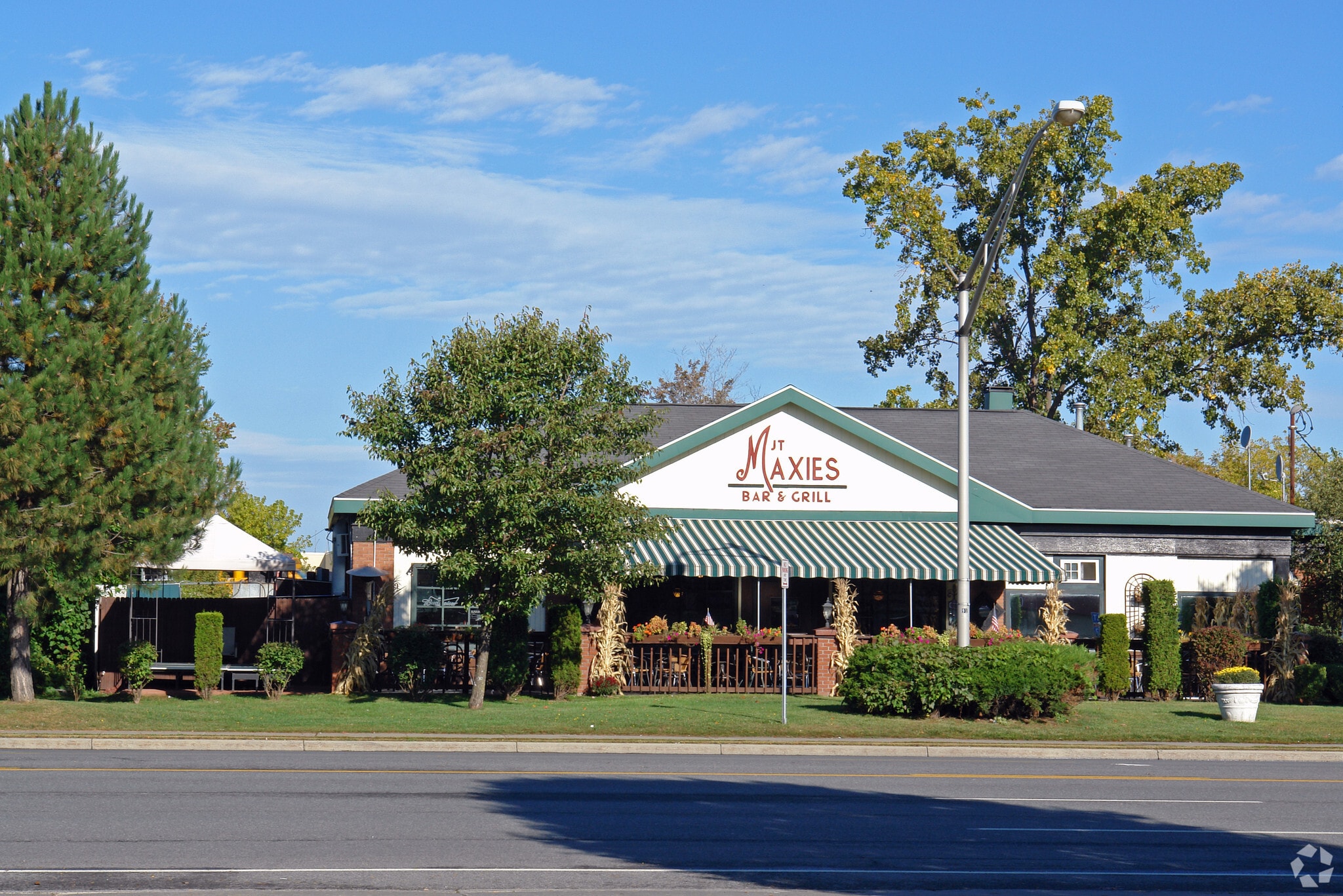 240 Wolf Rd, Albany, NY à vendre Photo de l’immeuble– Image 1 sur 3