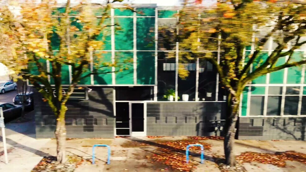1700 SE 11th Ave, Portland, OR à louer - Vidéo sur l’annonce professionnelle – Image 2 sur 21