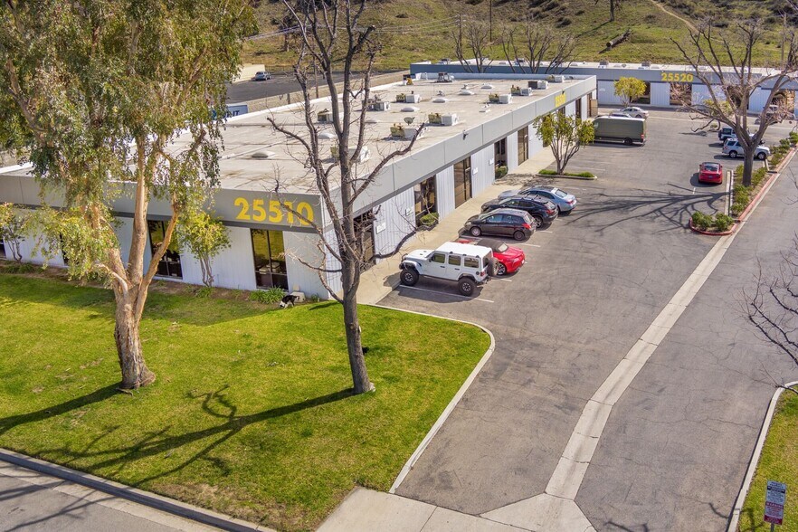 25530 Avenue Stanford, Valencia, CA à louer - Photo principale – Image 3 sur 6