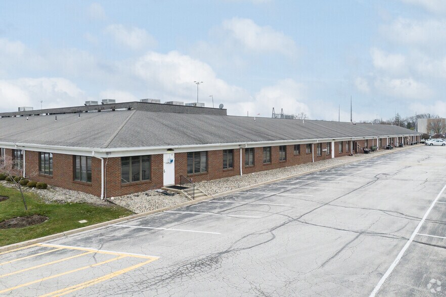 1050 Isaac Streets Dr, Oregon, OH à louer - Photo de l’immeuble – Image 2 sur 5