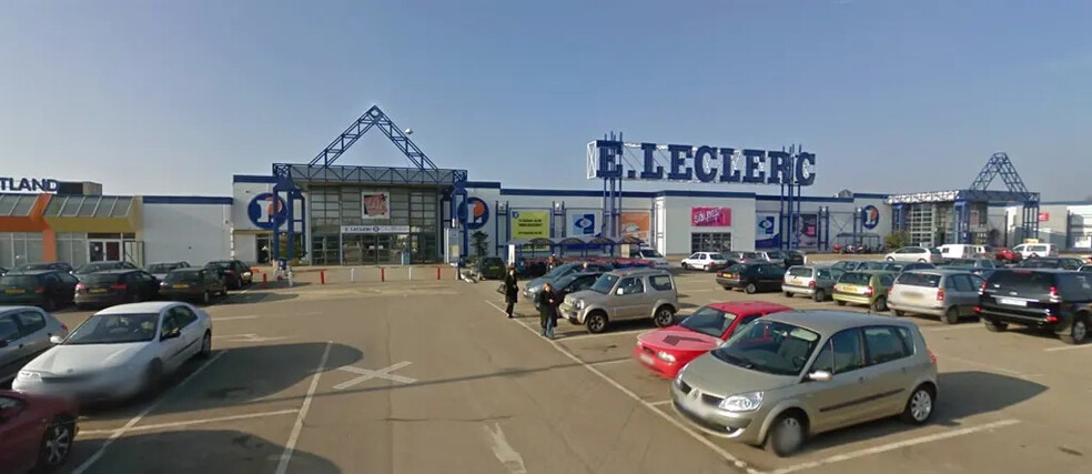 575 Avenue André Ampère, Dammarie-les-Lys à louer - Photo de l’immeuble – Image 2 sur 2