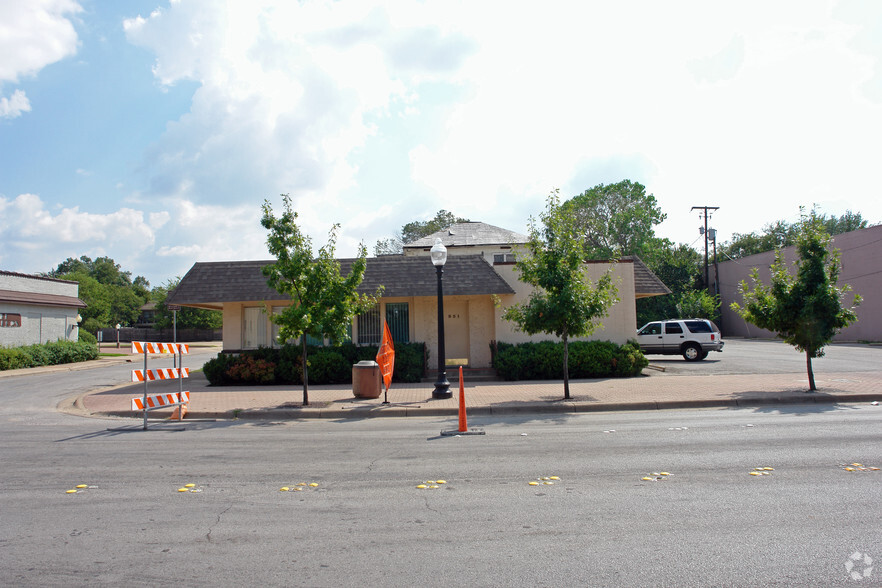 951 W Magnolia Ave, Fort Worth, TX à louer - Photo de l’immeuble – Image 3 sur 3
