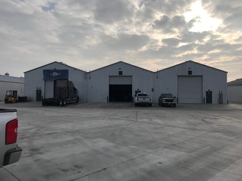 1500-1550 E Brundage Ln, Bakersfield, CA à louer - Photo de l’immeuble – Image 2 sur 3