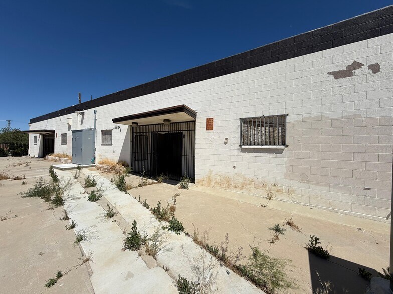 44824 Yucca Ave, Lancaster, CA à vendre - Photo de l’immeuble – Image 2 sur 8