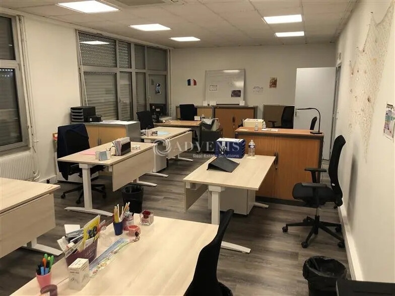 Bureau dans Trappes à louer - Photo de l’immeuble – Image 3 sur 5